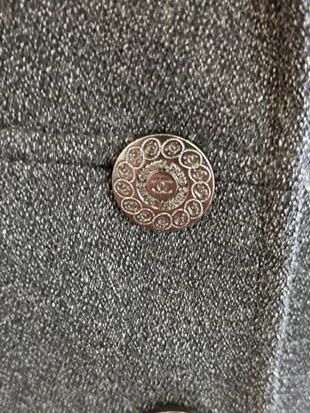 CHANEL Charcoal Gray Wool Two-Piece Jacket & Skirt Suit - Picture 3 of 10